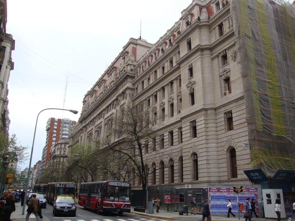 Causa Adorni: la defensa se presentó en Comodoro Py para el peritaje de ocho billeteras virtuales